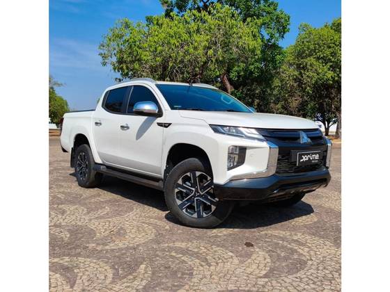 MITSUBISHI L200 TRITON 2.4 16V TURBO DIESEL SPORT HPE-S CD 4P 4X4 AUTOMÁTICO